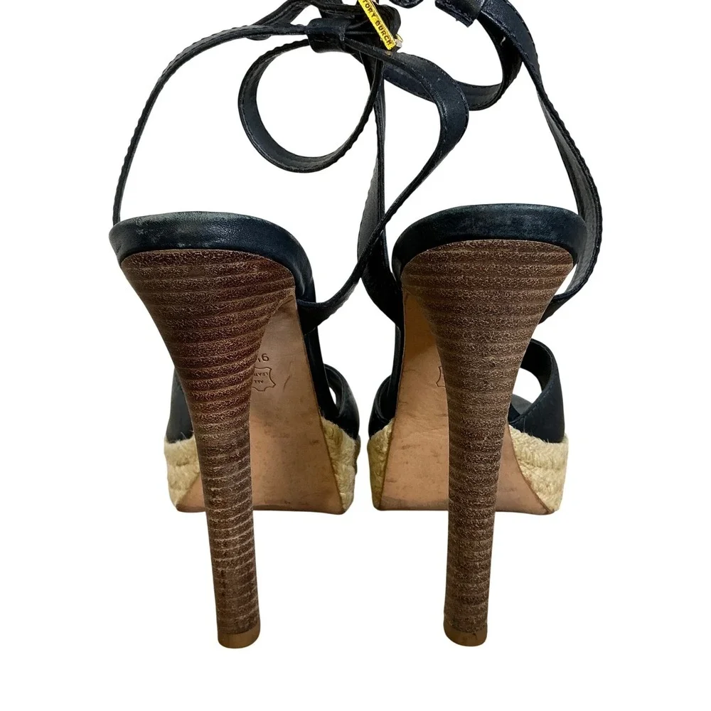 Tory Burch #vacationstyle strap us